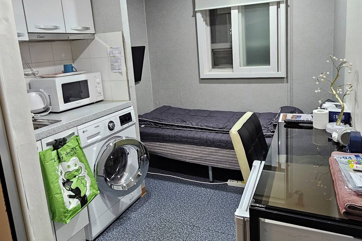 エコノミー シングル ルーム シングルベッド 1 台 (Self C/I, Guest must contact property) | WiFi (無料)、ベッドシーツ