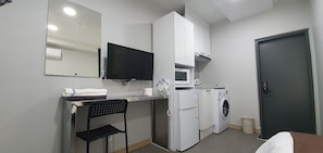 ビジネス ツインルーム | 専用キッチン | 冷蔵庫、電子レンジ、電気ポット、調理器具と食器