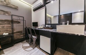 Standard Double Room | Room amenity - California Hotel (Guri)