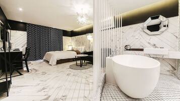 Deluxe Double Room | Deep soaking bathtub