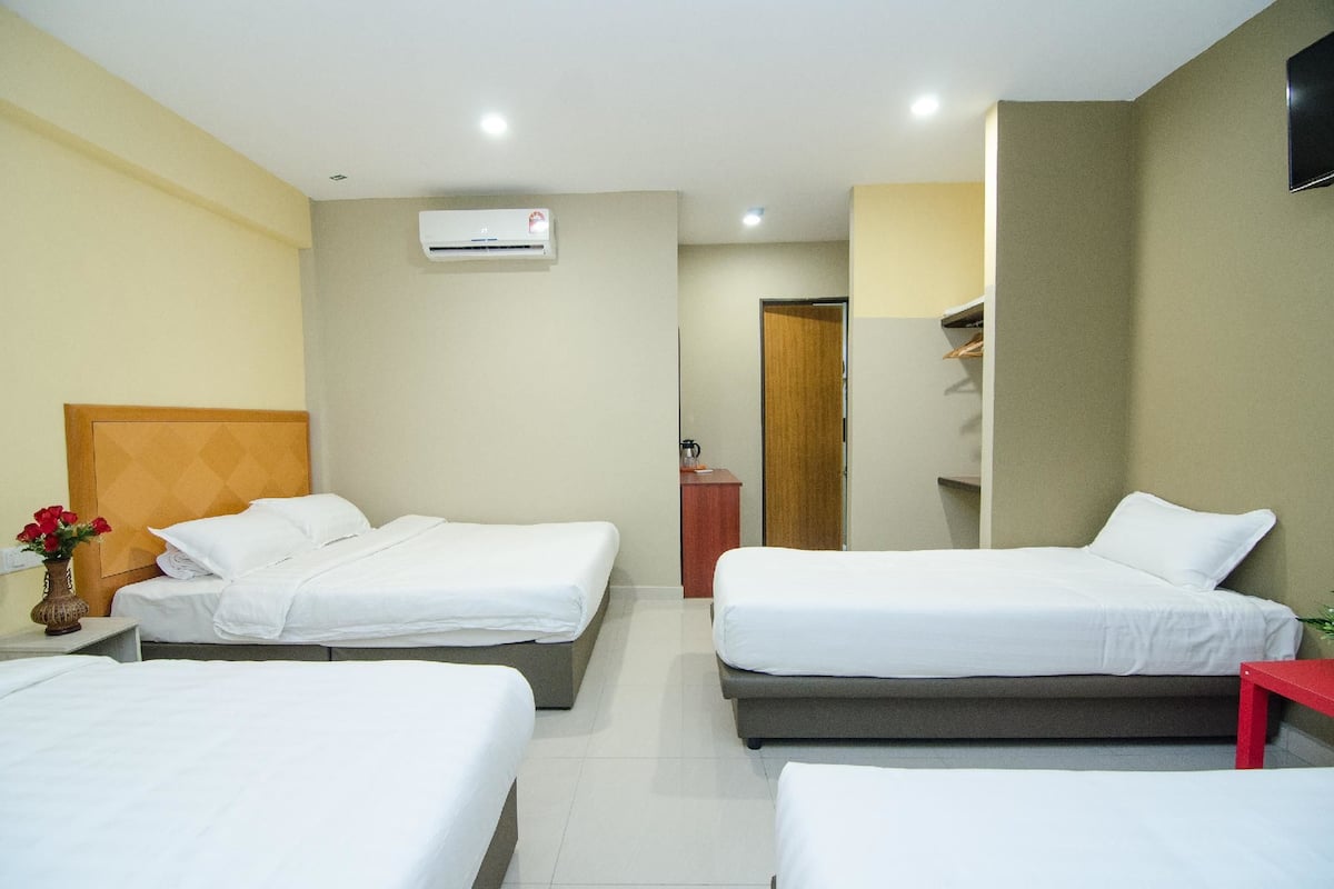 Familien-Suite, Mehrere Betten | Schreibtisch, kostenloses WLAN