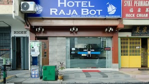 A hotel entrance with a sign reading "Hotel Raja Bot". - Hotel Raja Bot (Kuala Lumpur)