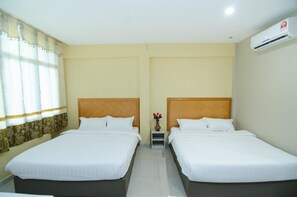 Family Suite, Multiple Beds | Desk, free WiFi - Hotel Raja Bot (Kuala Lumpur)