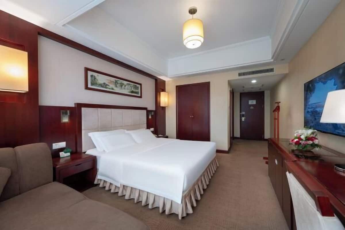 Minibar, in-room safe, desk, blackout curtains