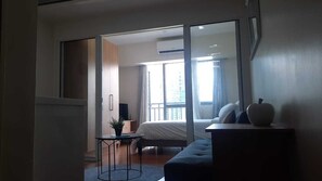 1 Bedroom Condo | Living area