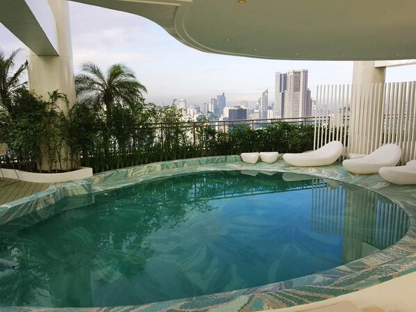 Indoor pool, 3 outdoor pools