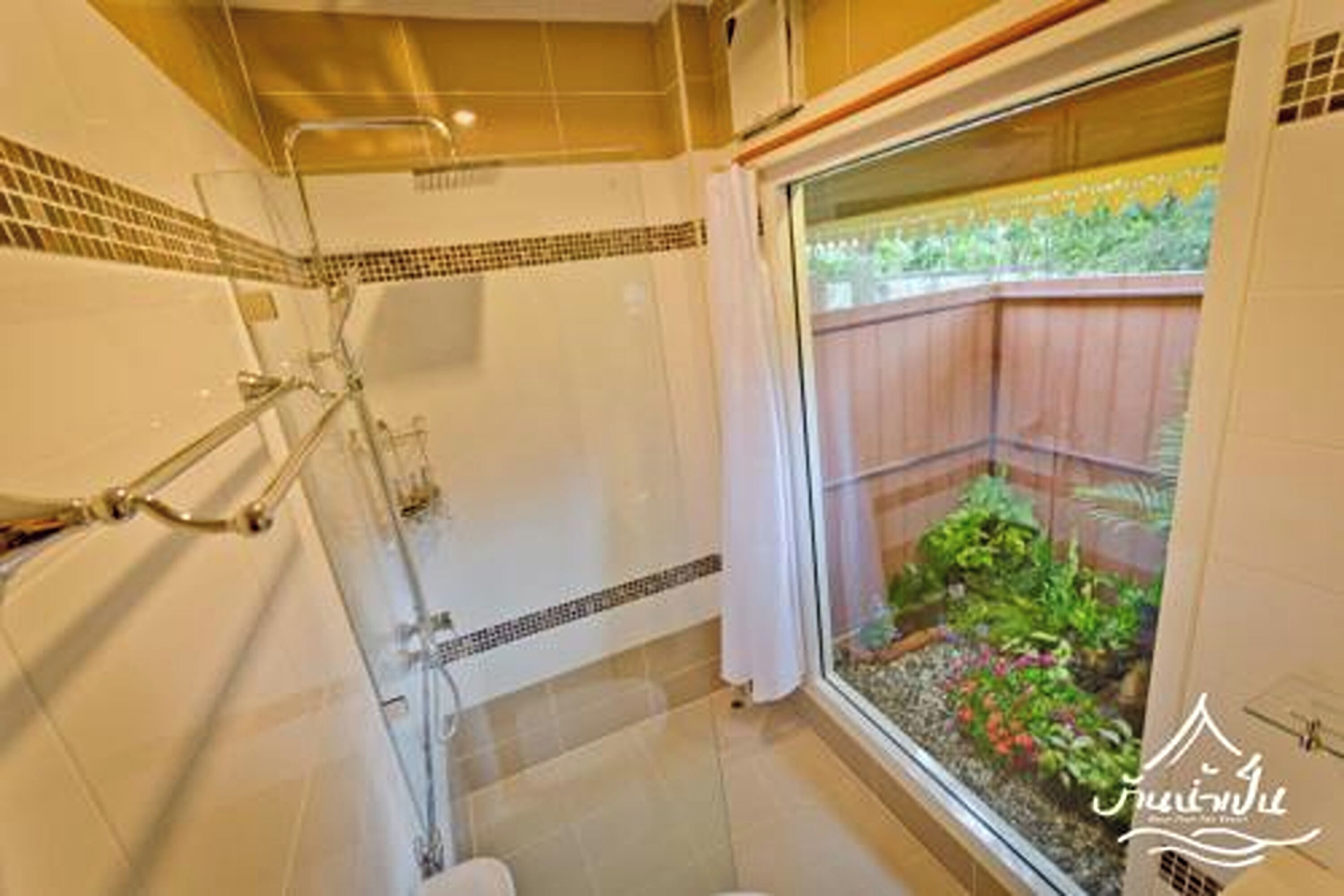 Twin Room | Bathroom | Shower, rainfall showerhead, free toiletries, bidet