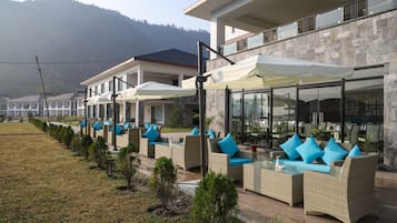 Se ofrece un desayuno continental (15 USD por persona)