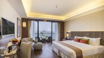 Suite | 1 bedroom, minibar, in-room safe, desk