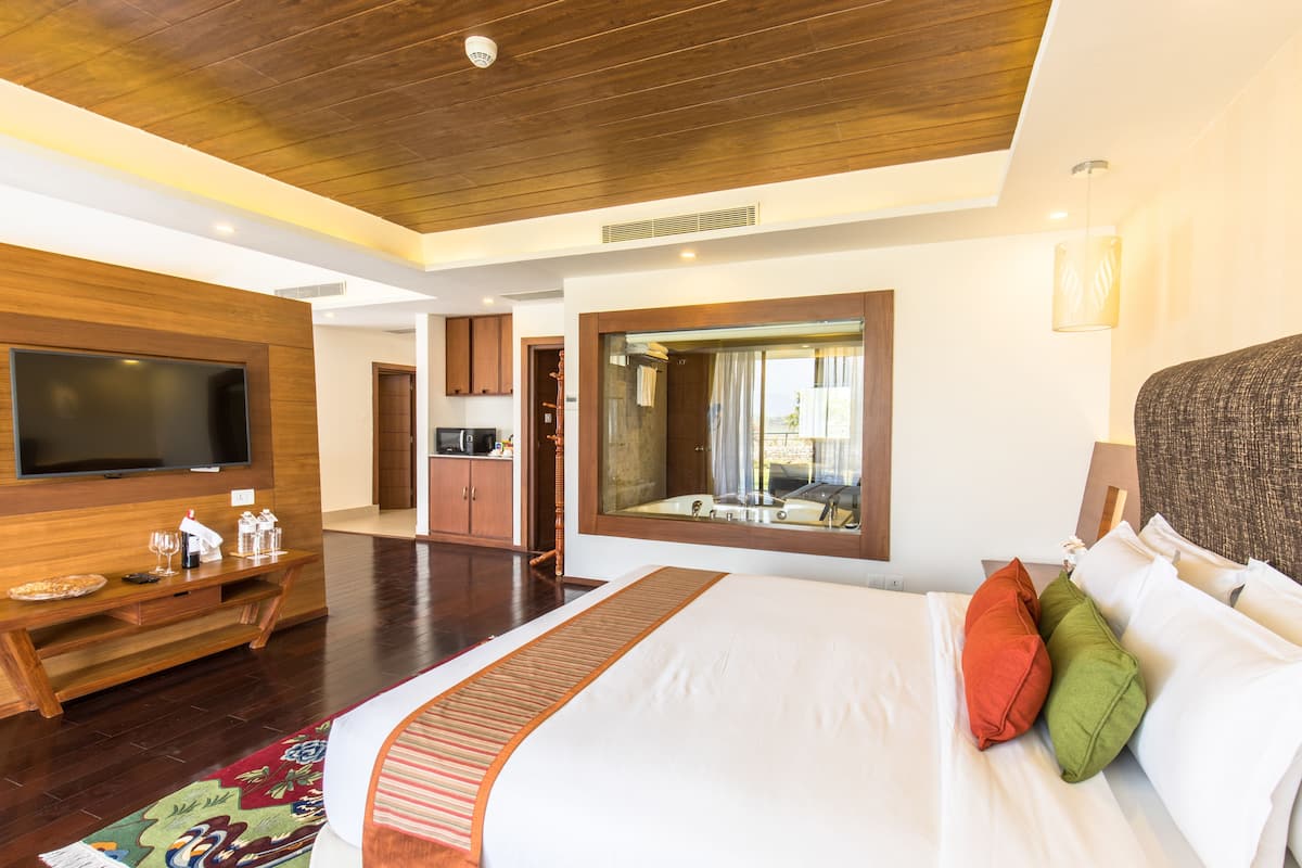 Presidential Suite | 1 bedroom, minibar, in-room safe, desk