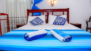 Deluxe Double Room, 1 Queen Bed, Non Smoking | In-room safe, desk, soundproofing, iron/ironing board (on request) - Joseph Family Villa (Negombo)