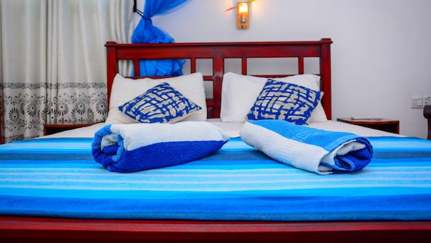Basic Room, 1 Queen Bed, Non Smoking | In-room safe, desk, soundproofing, iron/ironing board (on request) - Joseph Family Villa (Negombo)