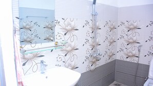 Basic Room, 1 Queen Bed, Non Smoking | Bathroom | Rainfall showerhead, free toiletries, hair dryer - Joseph Family Villa (Negombo)