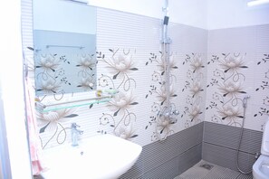 Basic Room, 1 Queen Bed, Non Smoking | Bathroom | Rainfall showerhead, free toiletries, hair dryer - Joseph Family Villa (Negombo)