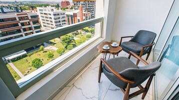 华丽双人房, 1 张特大床, 无烟房, 城市景观 | 埃及棉床单、高档床上用品、羽绒被、迷你吧