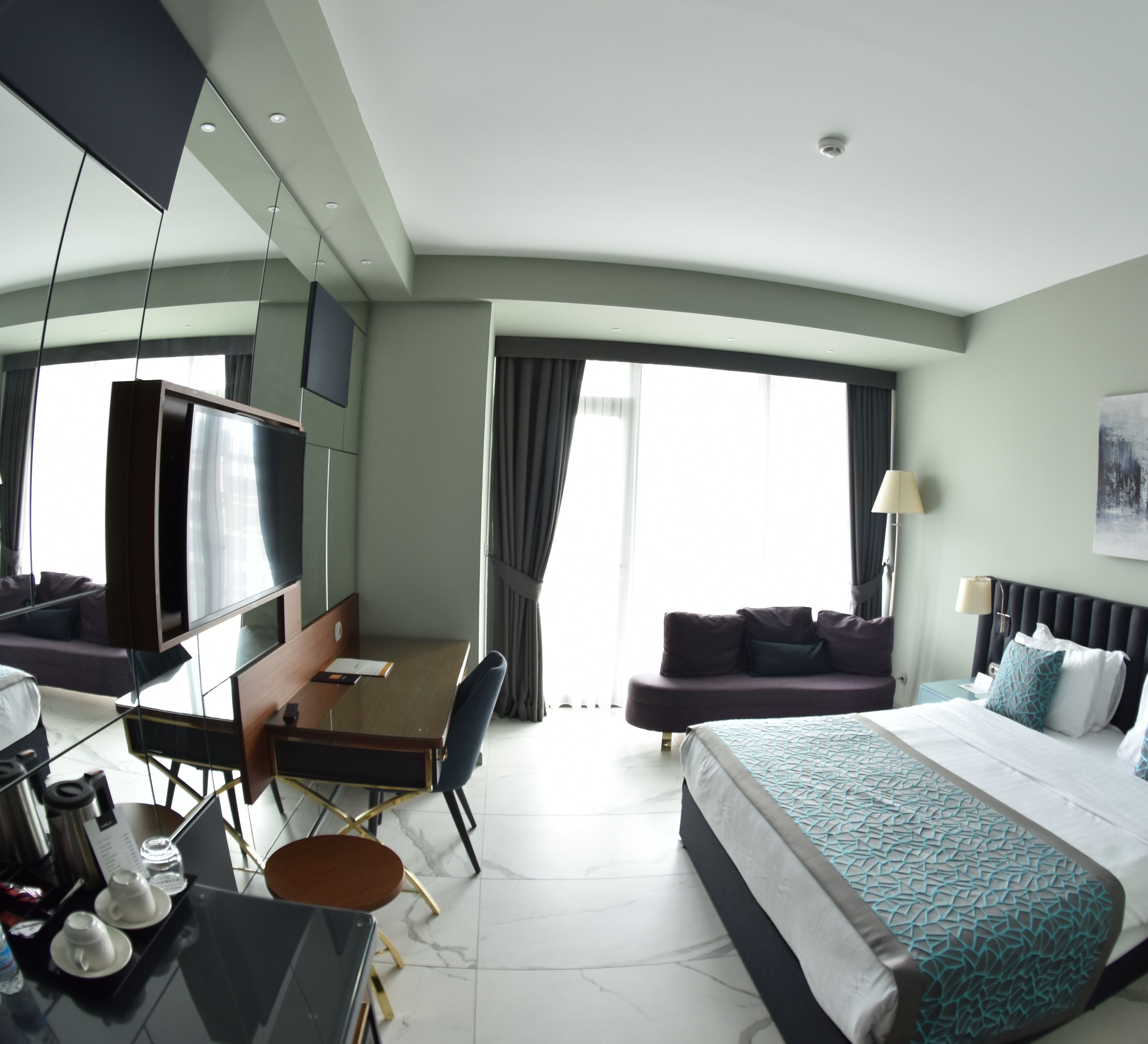 埃及棉床單、高級寢具、羽絨被、迷你吧