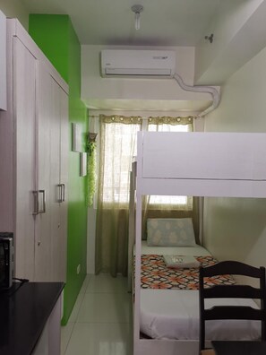 Premium bedding, iron/ironing board, free WiFi, bed sheets