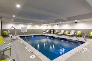 Indoor pool, outdoor pool - Hampton Inn & Suites Dallas East (Dallas)