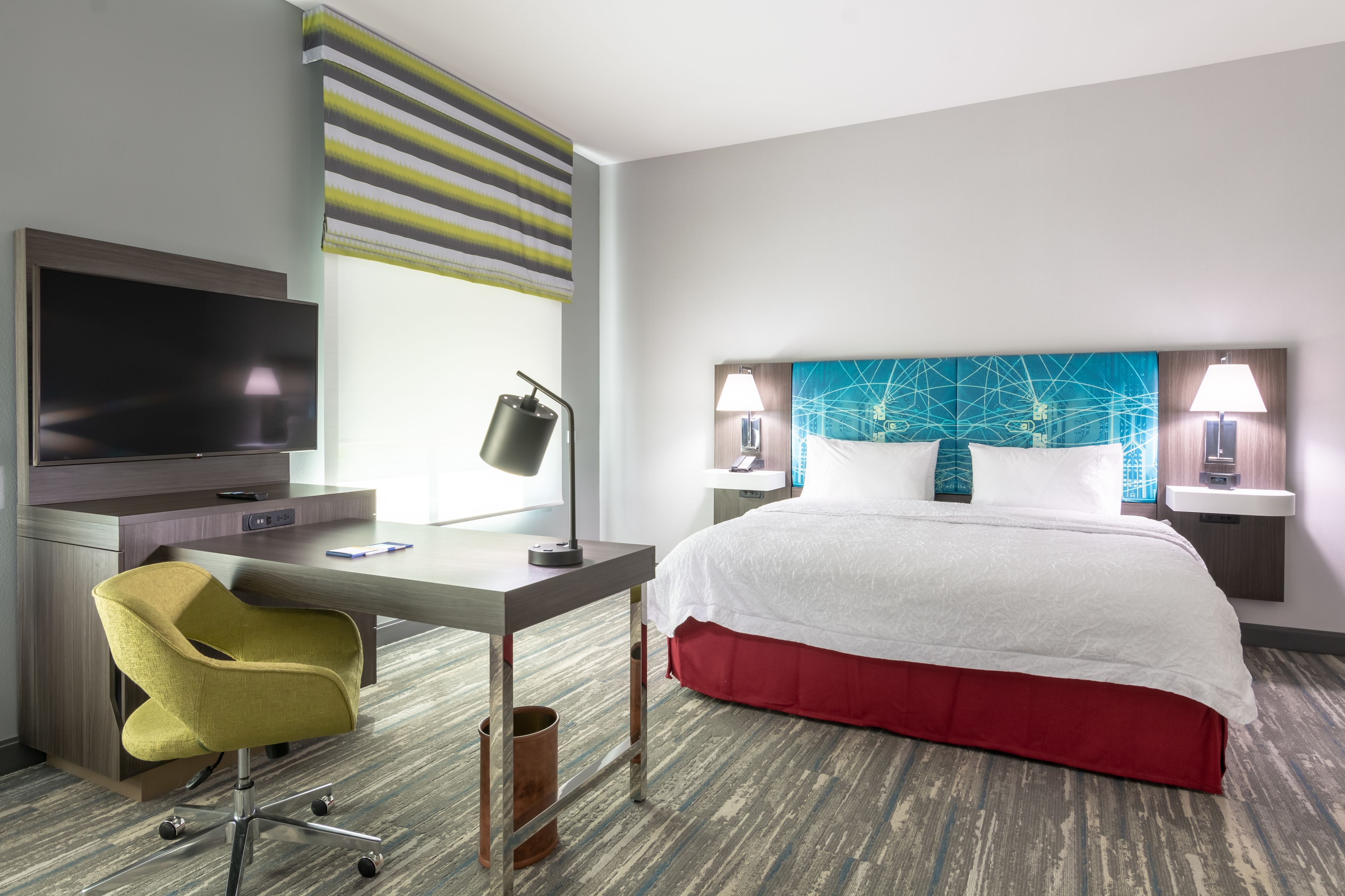 Schreibtisch, laptopgeeigneter Arbeitsplatz, Verdunkelungsvorhänge