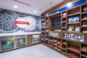 Vending machine - Hampton Inn & Suites Dallas East (Dallas)