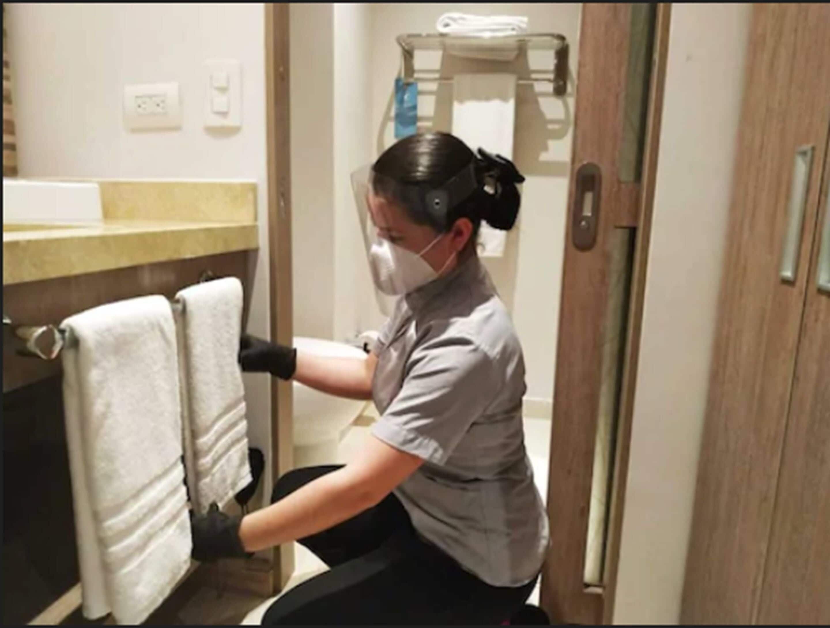 room, 1 queen bed, refrigerator | soundproofing, cots/infant beds, bed sheets