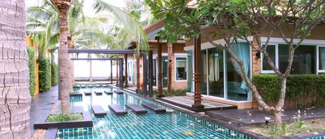 Deluxe Sea Breeze Villa | Terrace/patio