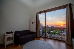 En 30-tommers LCD-TV med kabel-kanaler samt TV