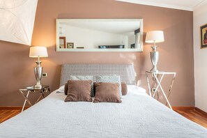Suite – junior, massasjebadekar | Minibar, skrivebord, lydisolert og barnesenger (inkludert)
