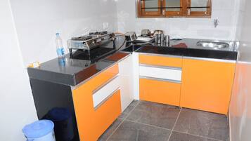 Executive Room, 1 Double Bed, Non Smoking | Private kitchen
