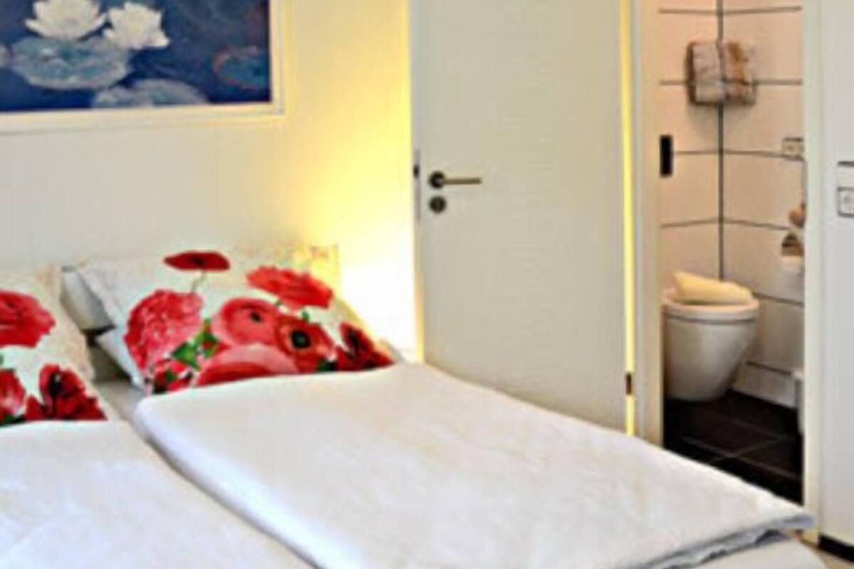 Double Room | Hypo-allergenic bedding available, WiFi (free)