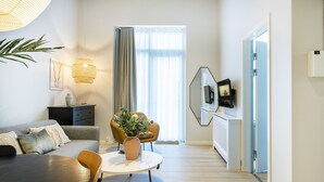 B - Two bedroom | 거실 공간