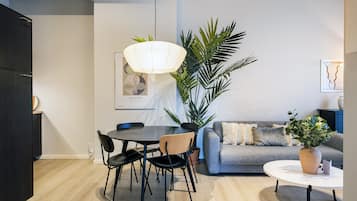 B - Two bedroom | Oleskelualue | Älytelevisio, Netflix