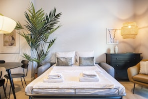 B - Two bedroom | Zona de estar | Una Smart TV, Netflix