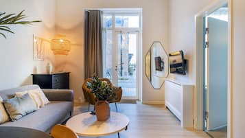 B - Two bedroom | Wohnbereich