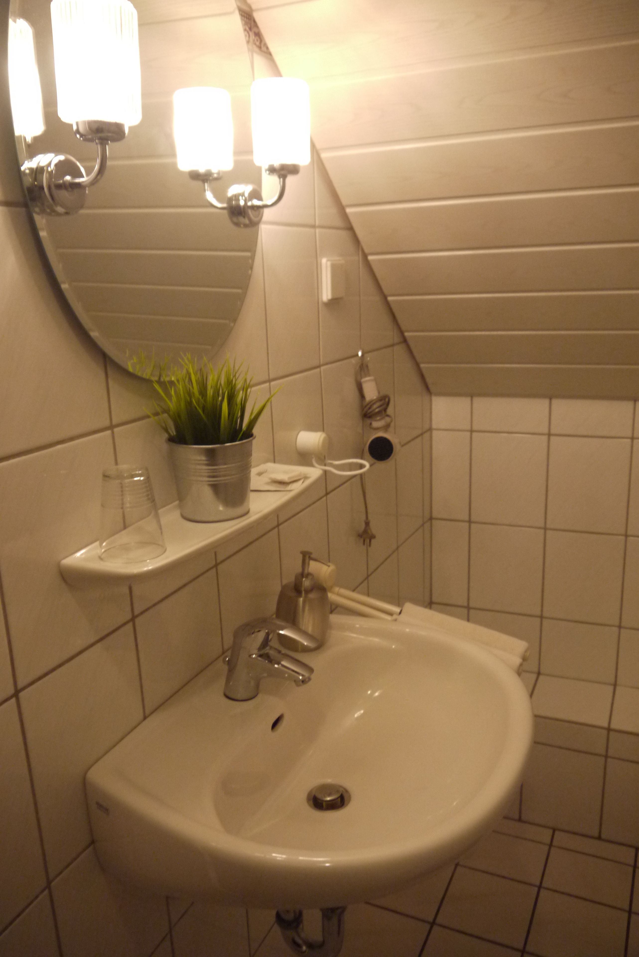 single room, ensuite | bathroom | hair dryer, towels