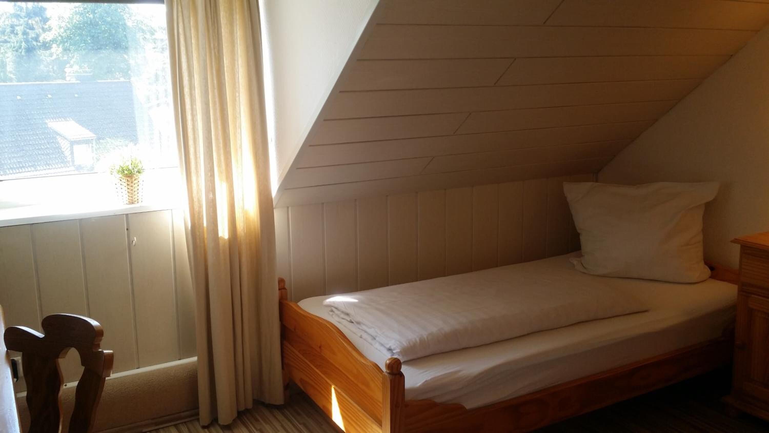 in-room safe, free wifi, bed sheets