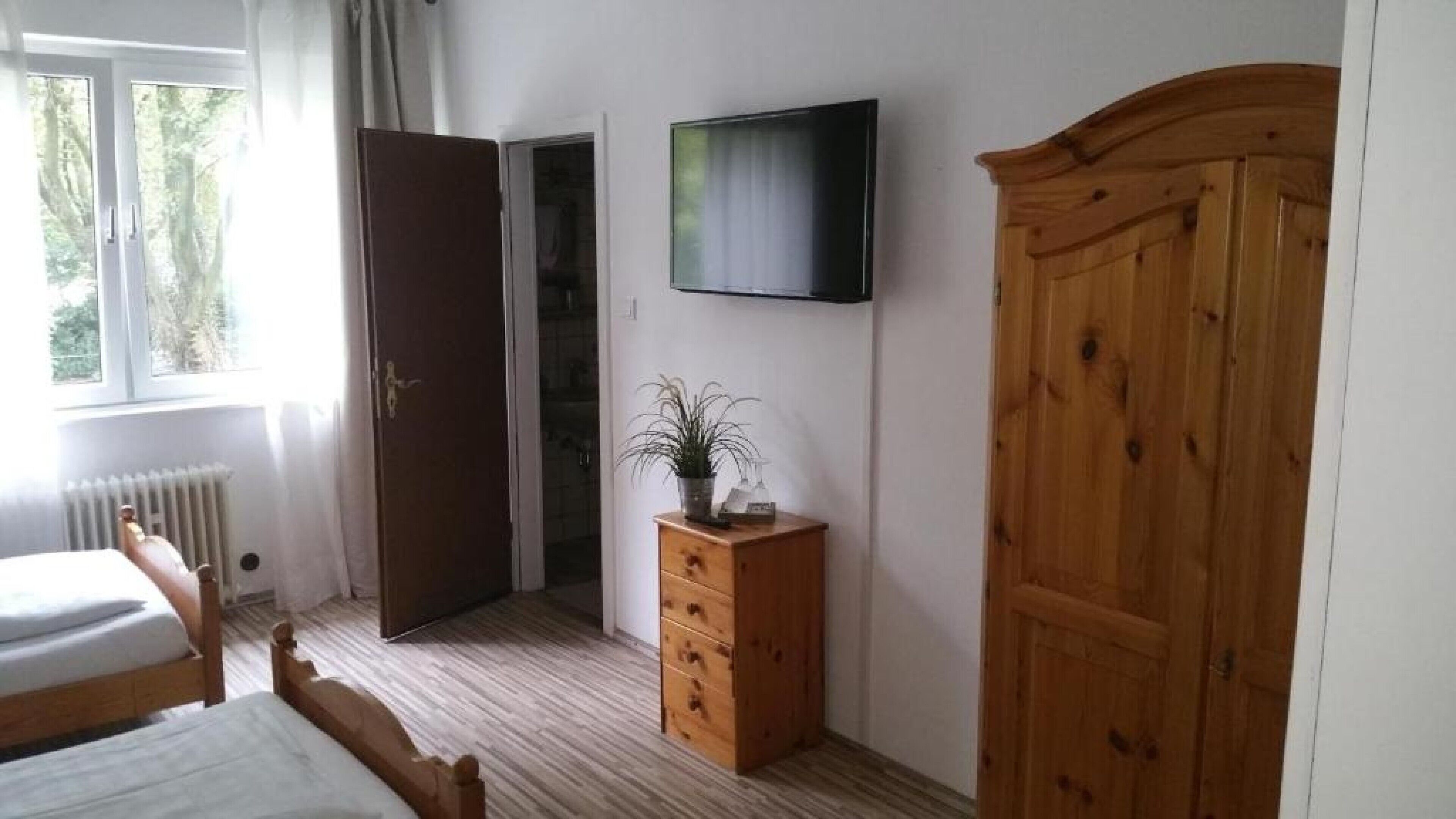 twin room, ensuite | in-room safe, free wifi, bed sheets