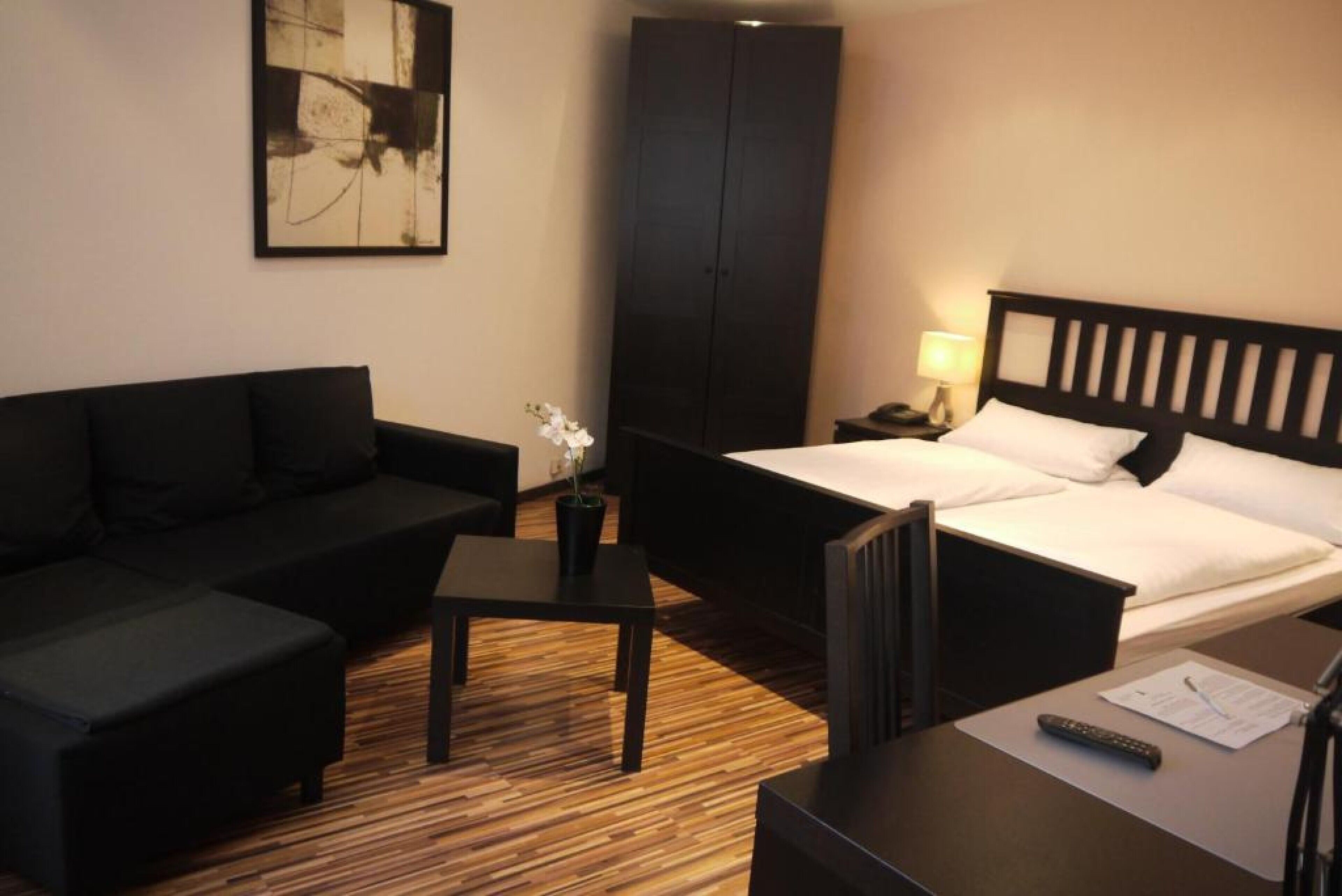 double room, ensuite | in-room safe, free wifi, bed sheets