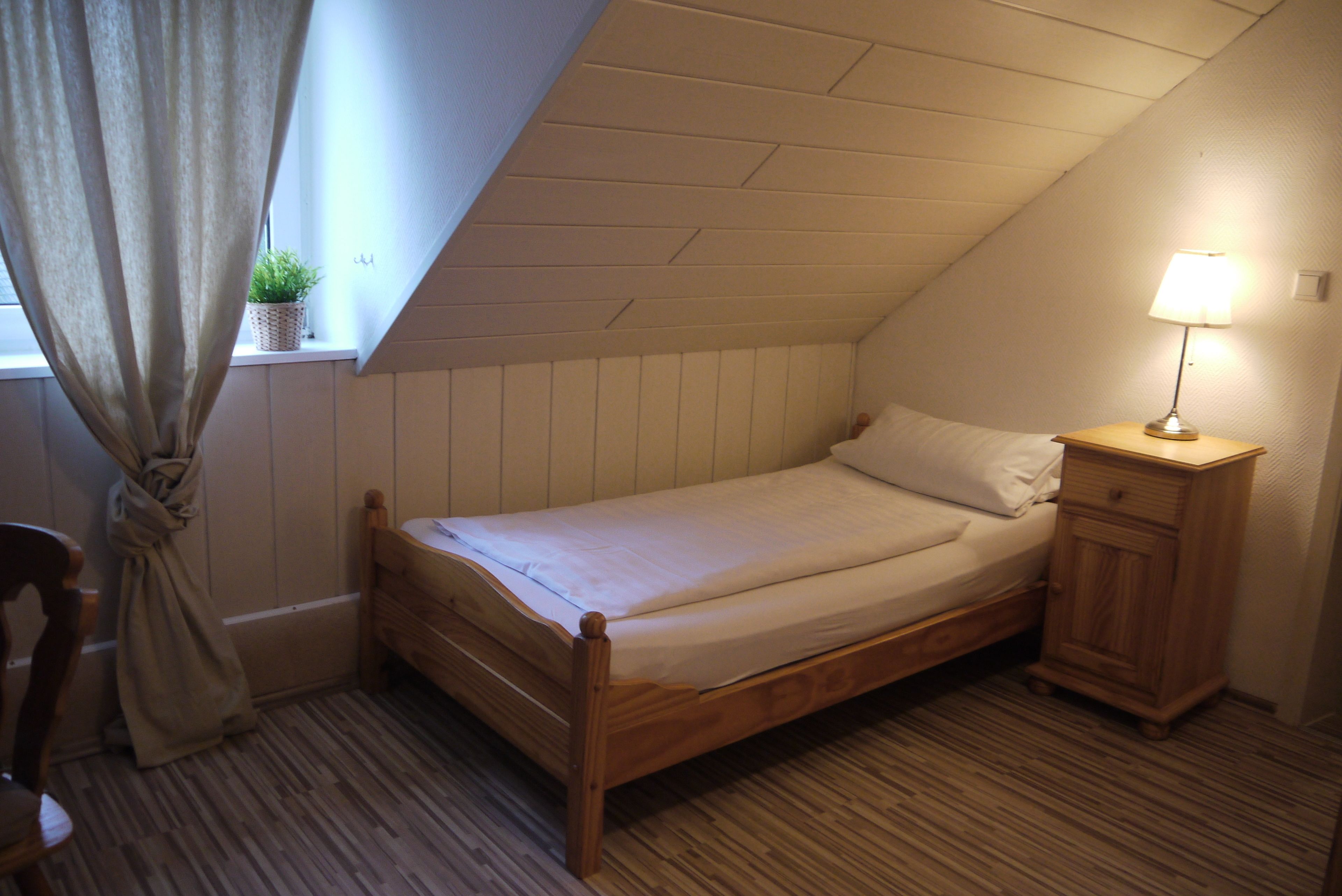 single room, ensuite | in-room safe, free wifi, bed sheets