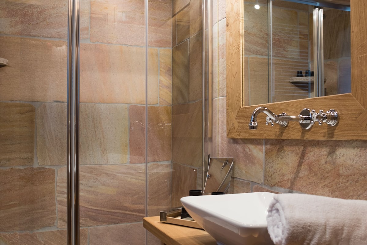 spring water bathtub, rainfall showerhead, free toiletries, hair dryer