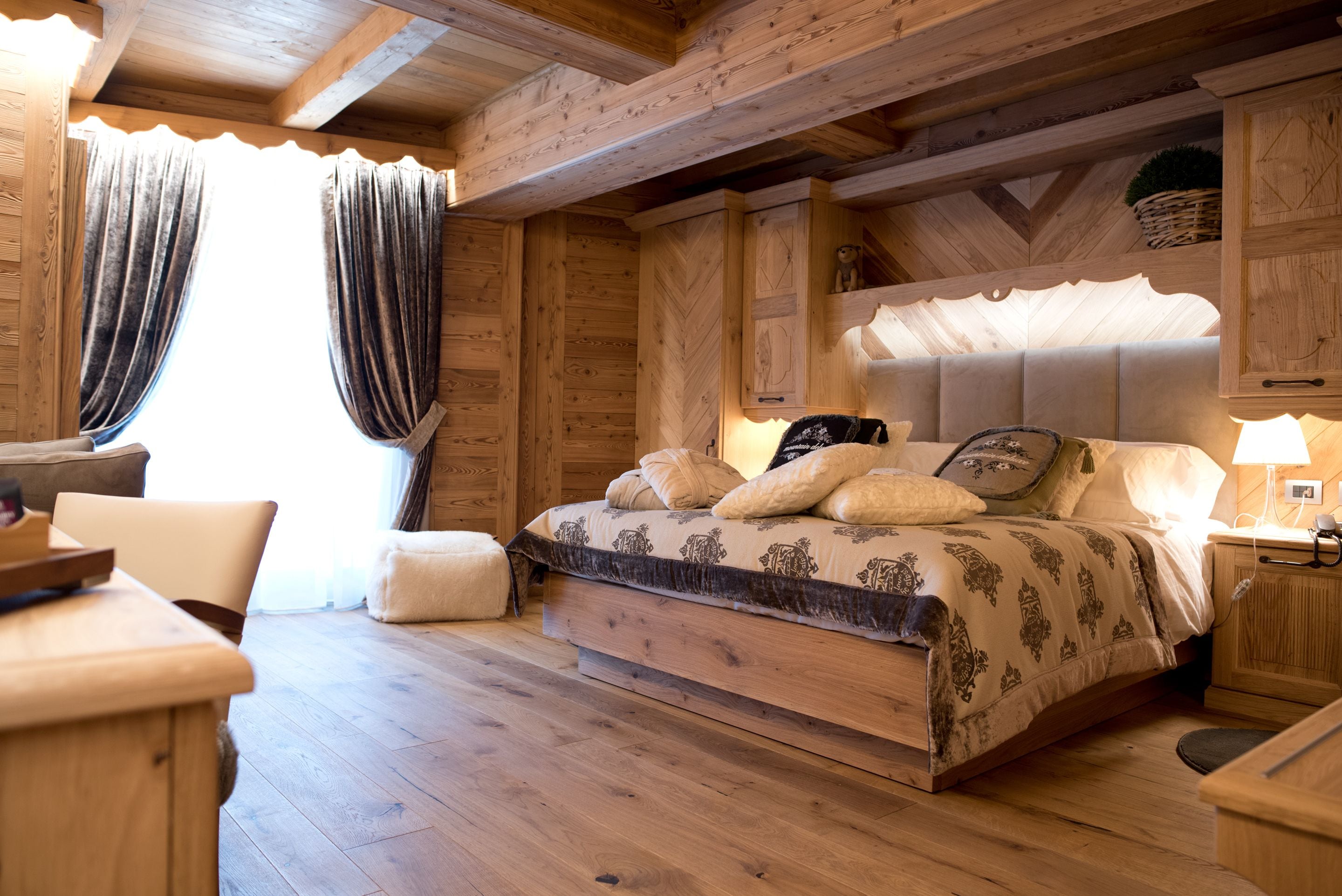 minibar, in-room safe, desk, blackout curtains