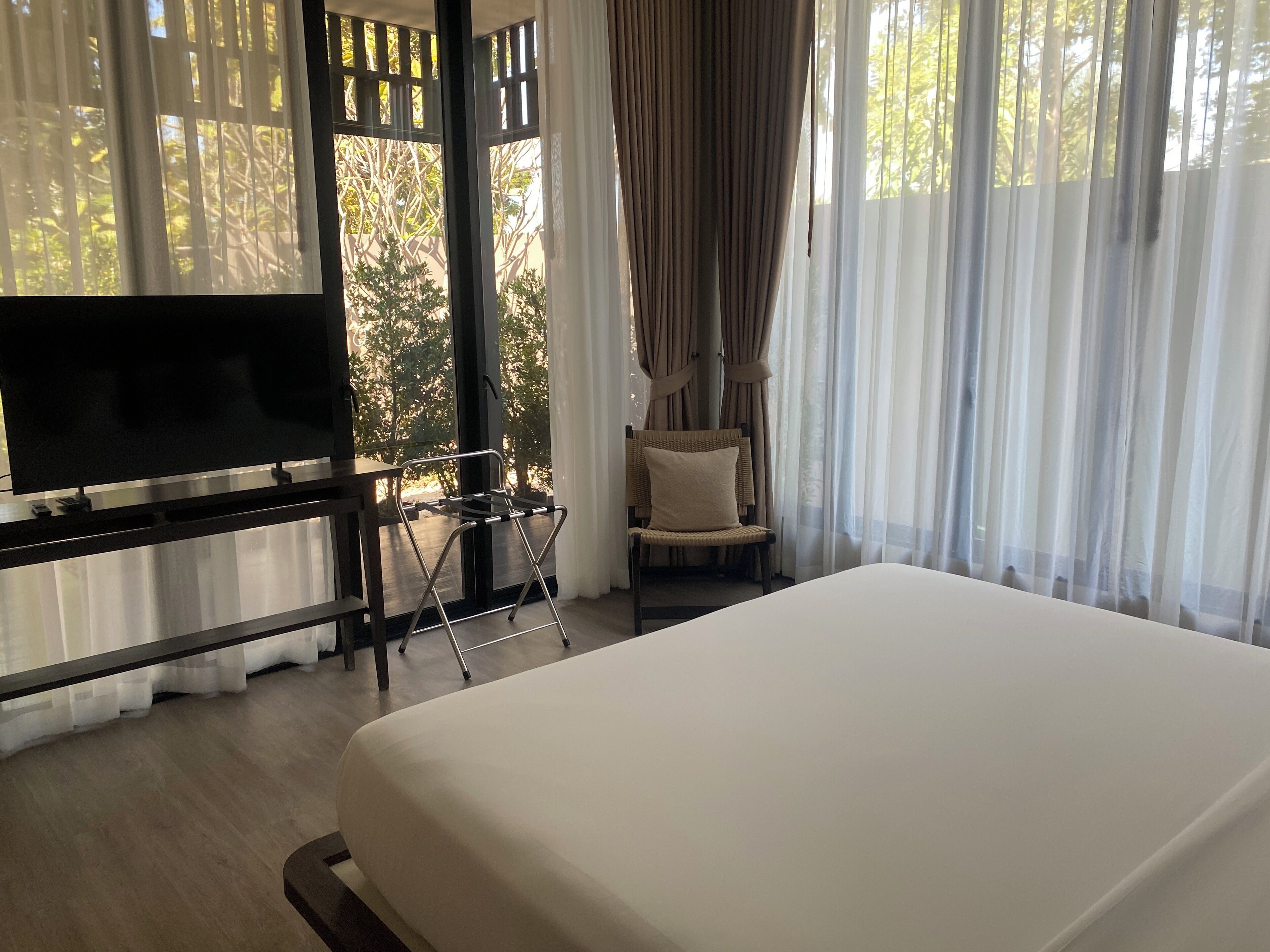 Family Terrace Pool Villa | 迷你吧（备有免费物品）、客房内保险箱、办公桌、遮光窗帘