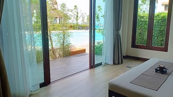 Pool Access | Vistas del balcón