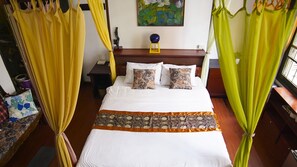 シティ 4 人部屋 ベッド (複数台) 専用バスルーム | 高級寝具、ミニバー、客室ごとに異なる装飾、デスク