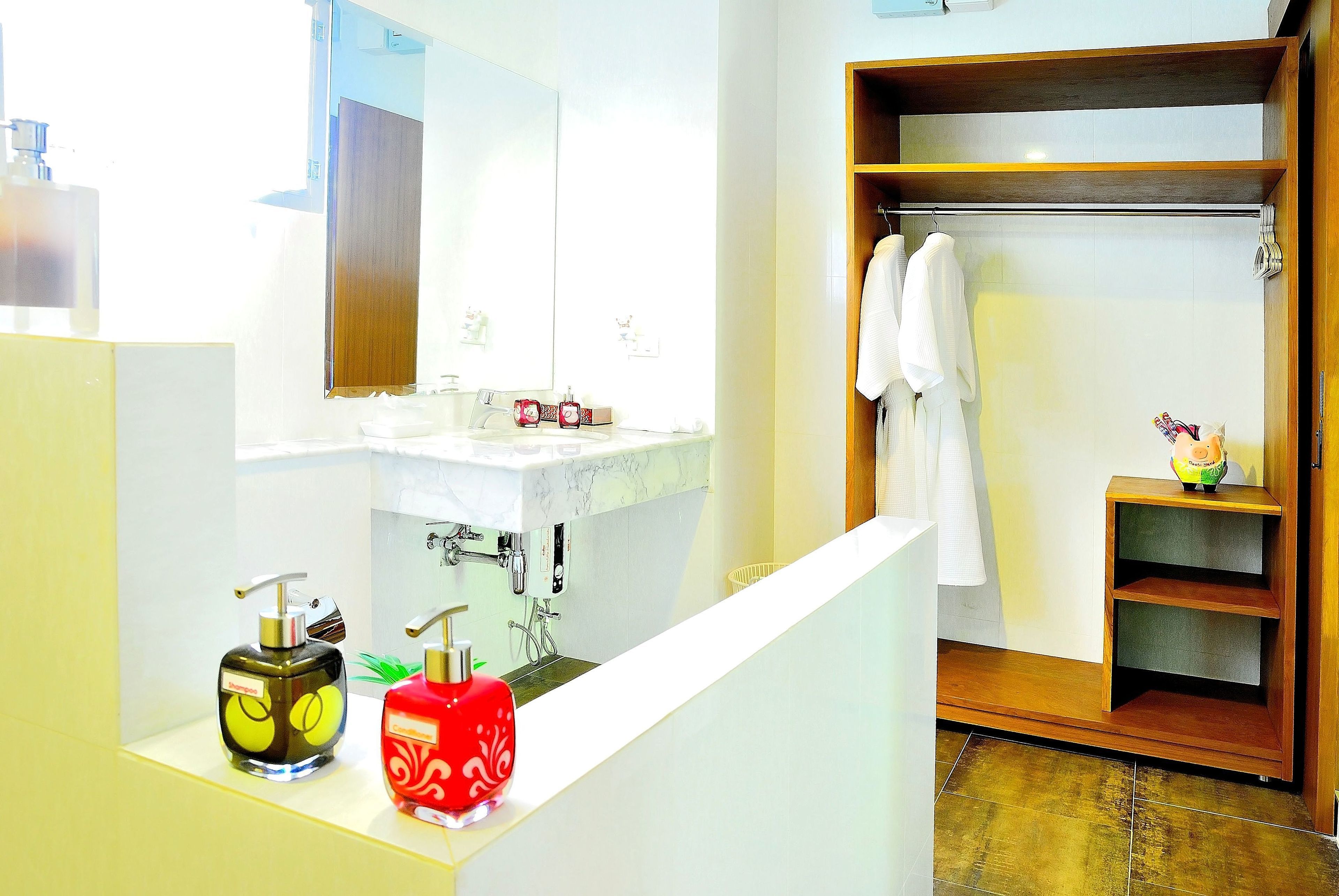 deluxe double room with garden view | bathroom | shower, free toiletries, hair dryer, bathrobes