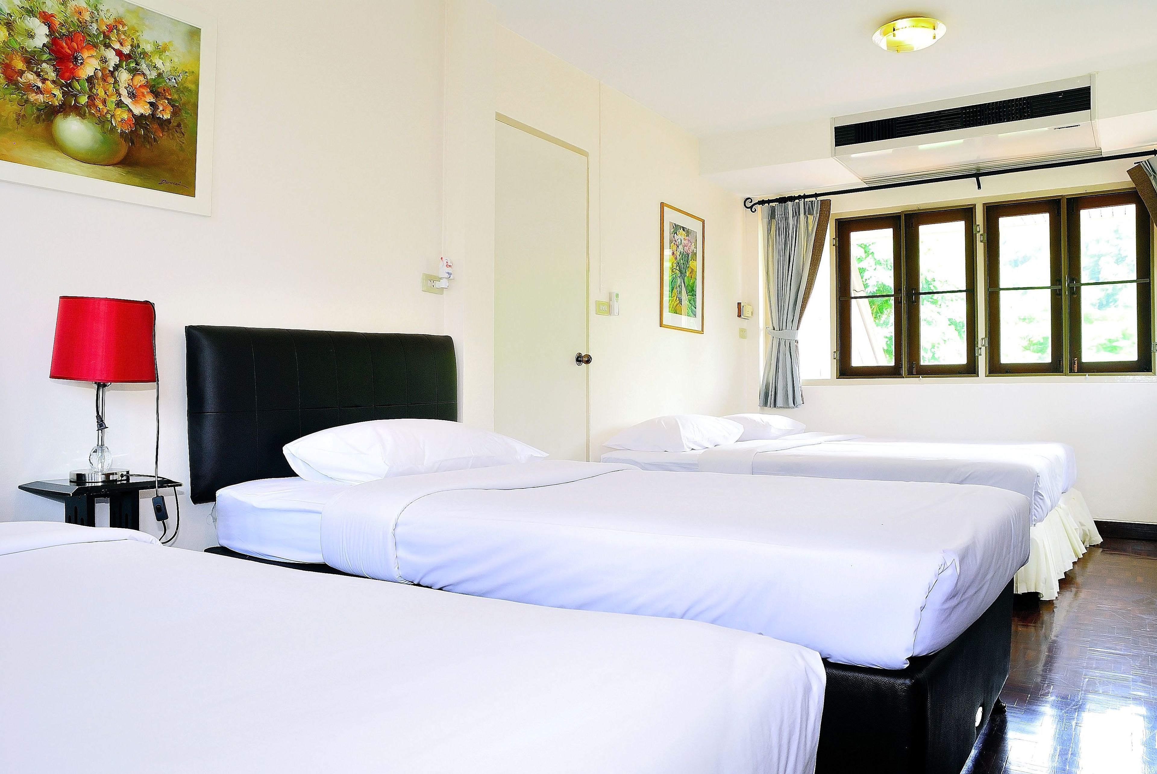 3-bedroom house | blackout curtains, free wifi, bed sheets