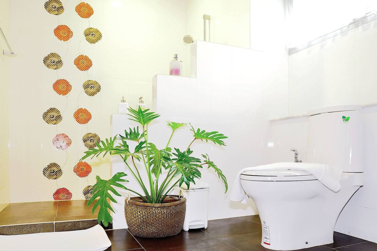 deluxe double room | bathroom | shower, free toiletries, hair dryer, bathrobes