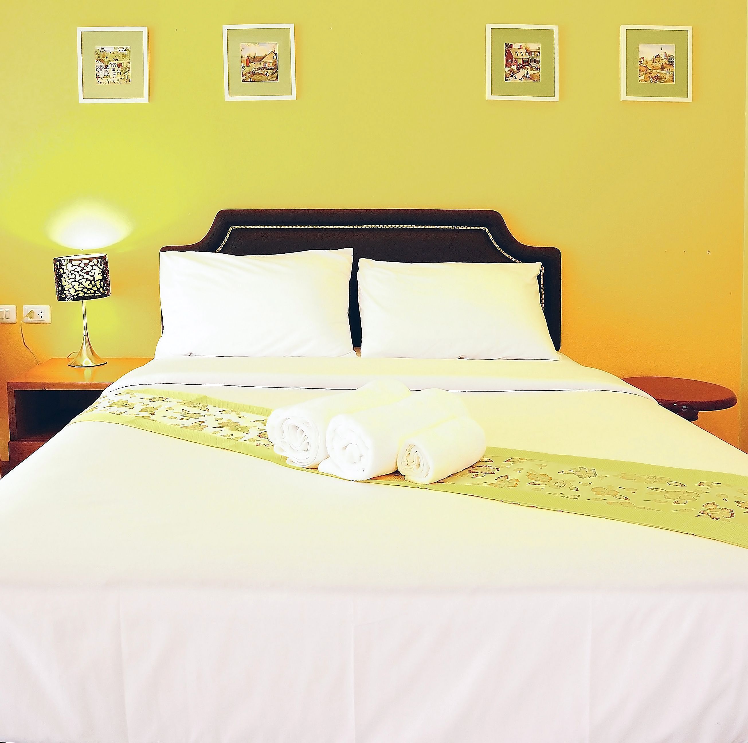 standard double room | blackout curtains, free wifi, bed sheets