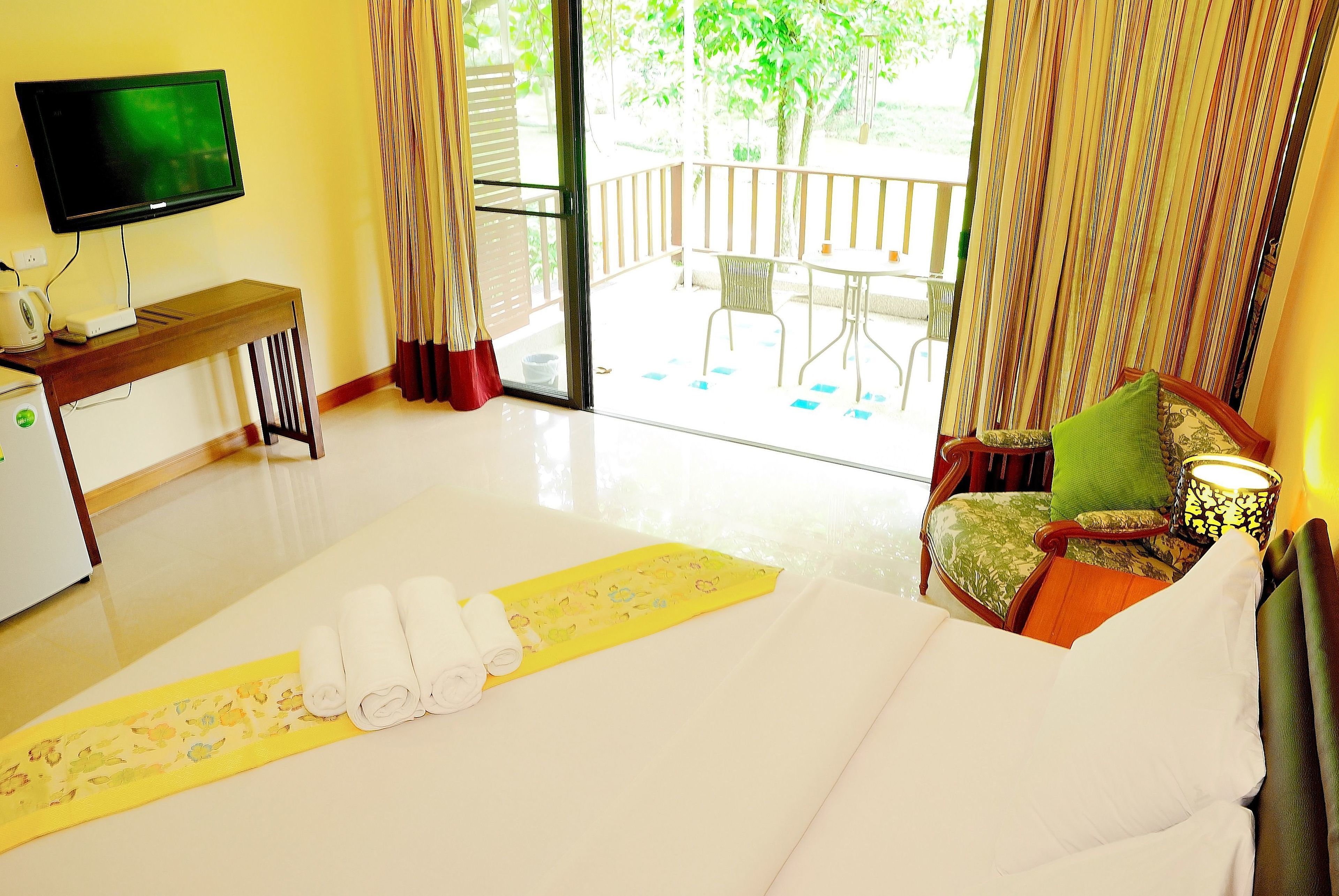 standard double room | blackout curtains, free wifi, bed sheets