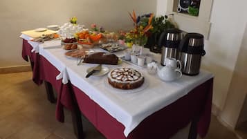 TĂ€gliches inbegriffenes FrĂŒhstĂŒcksbuffet